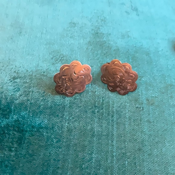 Vintage 40’s etched sterling silver earrings - floral hand etched - Picture 2 of 6